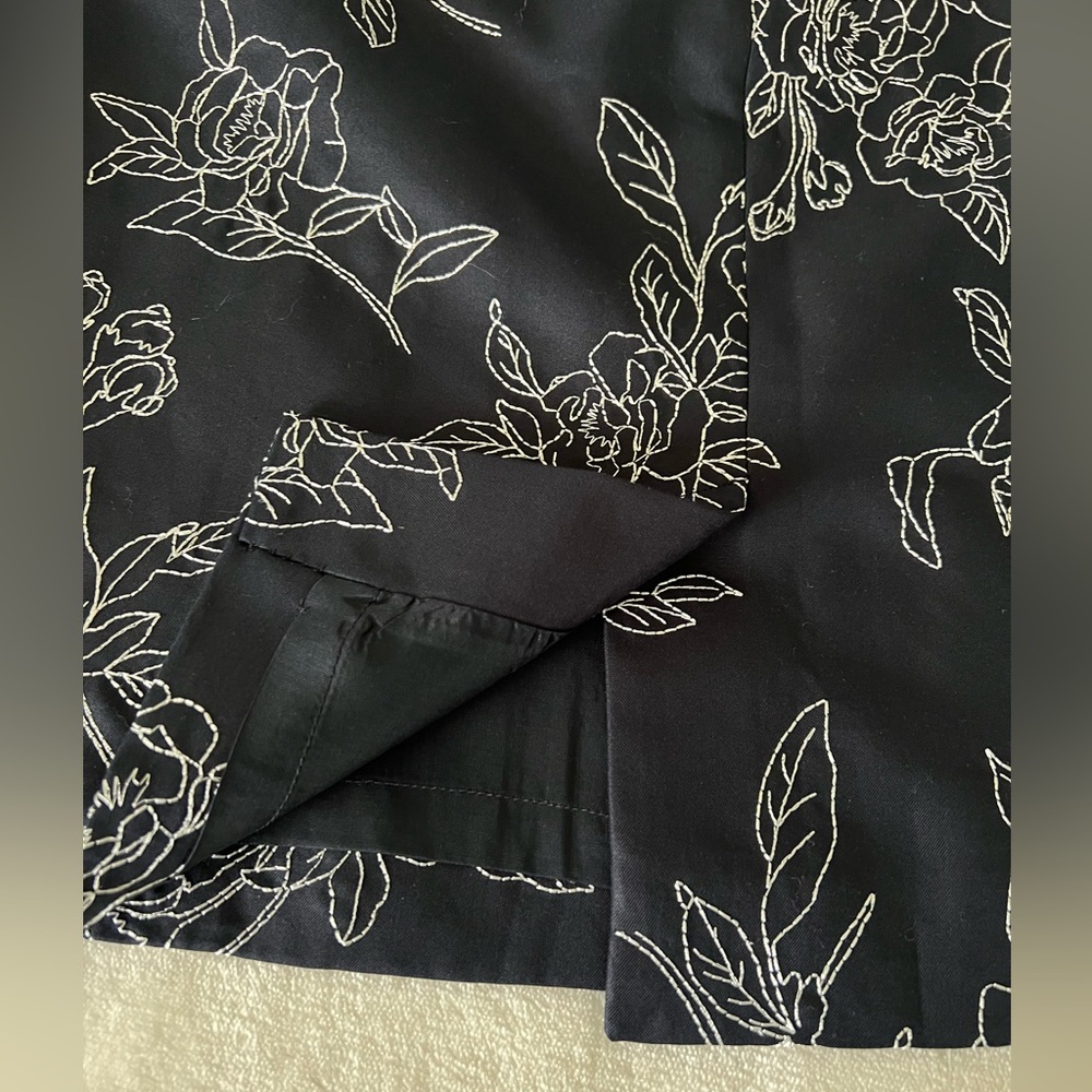 Ann Taylor Floral Embroidered Navy Lined Skirt NWT, Size 2P - Picture 9 of 14